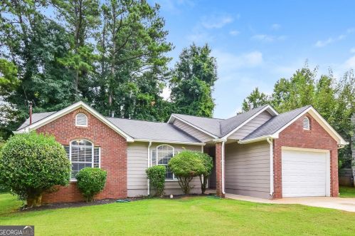 5250 Kirk Dr, Atlanta GA  30349-5881 exterior
