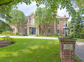790 Sumac Ln, Northfield, IL 60093-1327