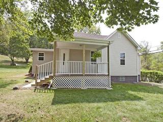 366 Country Club Rd, Washington, PA 15301-2712