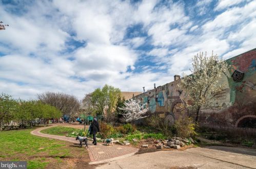 950 3rd St, Philadelphia PA 19123-2262 exterior