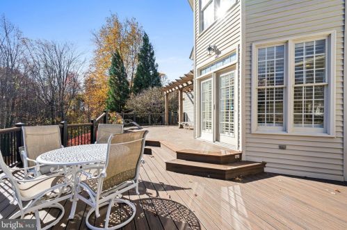 10101 Waterside Dr, Springfield VA  22015-3931 exterior