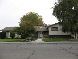 802 Quillan St, Kennewick, WA 99336-2320