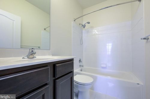 2331 Water Garden Dr, Hanover PA 17331-8319 exterior