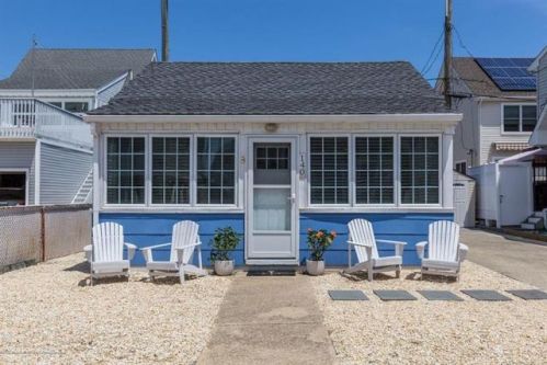 140 Bayside Rd, Lavallette, NJ 08735-3301