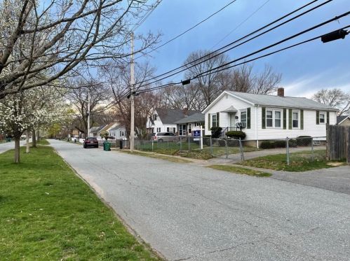 93 Dryden Blvd, Warwick, RI 02888-1445