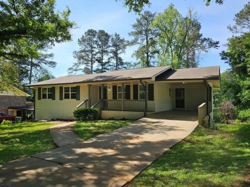 2880 Arlington Rd, Atlanta GA  30344-6033 exterior
