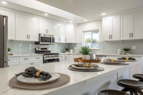 8212 Munster Dr, Huntington Beach CA  92646-5025 exterior