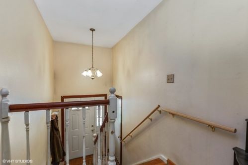 944 Yorkshire Ln, Bull Valley, IL 60014-7635