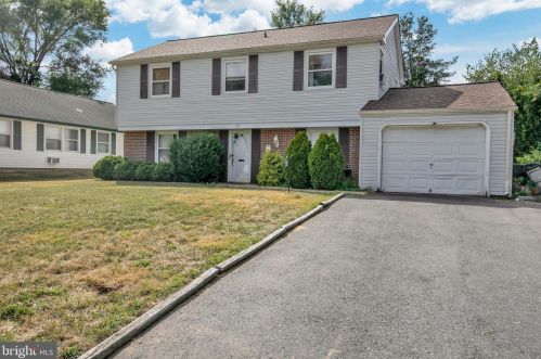 35 Pennant Ln, Willingboro, NJ 08046-2729