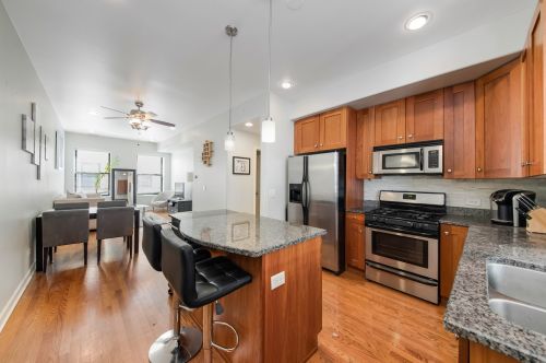 4825 Kimball Ave, Chicago, IL 60625-5101