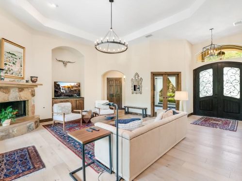 1501 Cyn Edge Dr, Austin TX  78733-2000 exterior