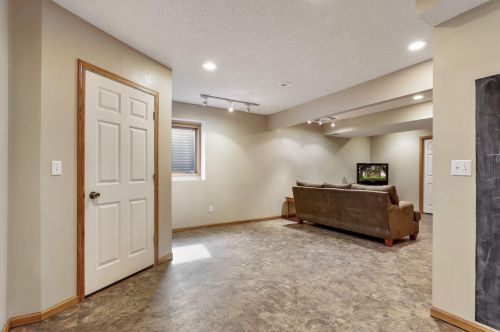 201 Dunbar Way, Saint Paul MN  55115-2815 exterior