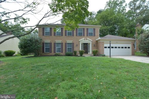 11814 Parliament Dr, Woodbridge, VA 22192-1005