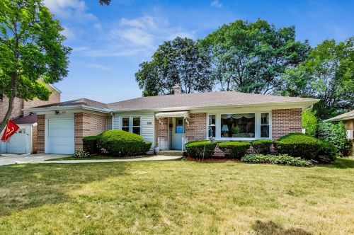 7627 Kedzie St, Niles, IL 60714-2531