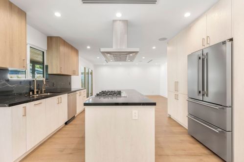 5243 Fulton Ave, Van Nuys CA  91401-5906 exterior