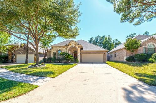 162 Magnolia Grove Ln, Conroe, TX 77384-3406
