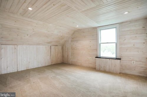 328 Mildred St, Charles Town WV  25414-1834 exterior