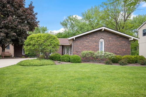 806 Sunset Dr, Joliet, IL 60404-9605