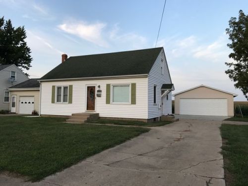 301 Lynn St, Beverly Manor, IL 61571-2840