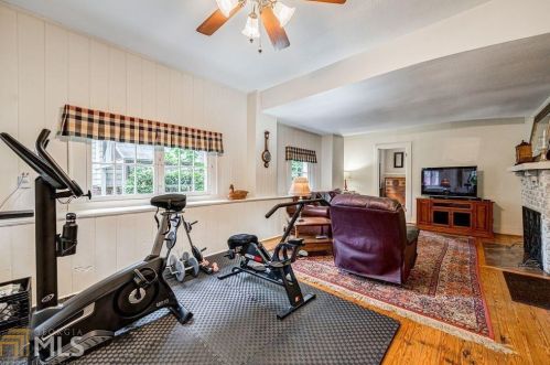 689 Cumberland Cir, Atlanta GA  30306-3256 exterior