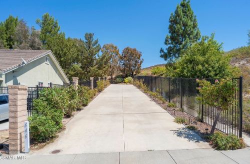 646 Cinnabar Pl, Simi Valley, CA 93065-7204