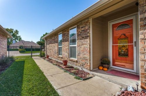 2818 Laurel Oaks Dr, Garland, TX 75044-6942