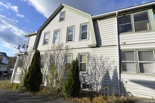 91 Norton St, Waterbury, CT 06708-4726
