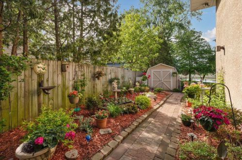 795 Heinel Dr, Saint Paul MN  55113-2152 exterior