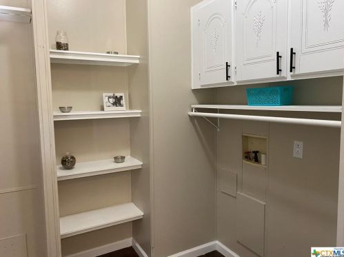 401 Troell St, Seguin TX 78155-7241 exterior