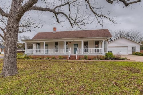 303 College St, Georgetown, TX 78626-4108