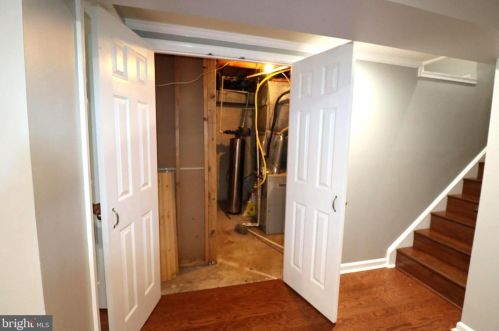 8005 Lake Pleasant Dr, Springfield VA  22153-3005 exterior