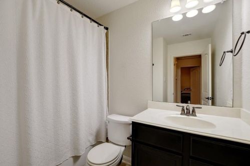 1437 Treeta Trl, Uhland TX 78640 exterior