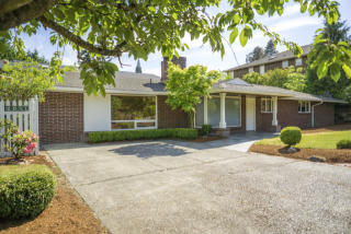 2051 102nd Ave, Bellevue, WA 98004-2711