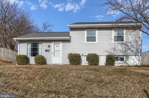 1002 Scenery Dr, Harrisburg, PA 17109-5321