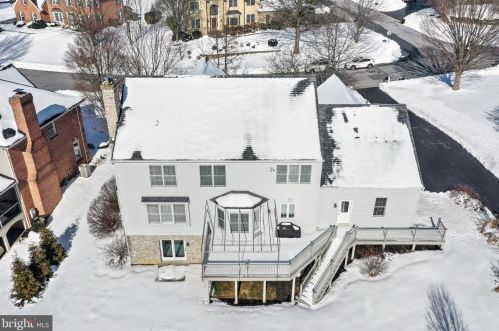 1020 Steeplechase Dr, Lancaster PA  17601-1779 exterior