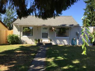 1215 117th St, Tacoma, WA 98444-2453