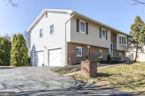 2620 Spring Rd, Carlisle, PA 17013-8756