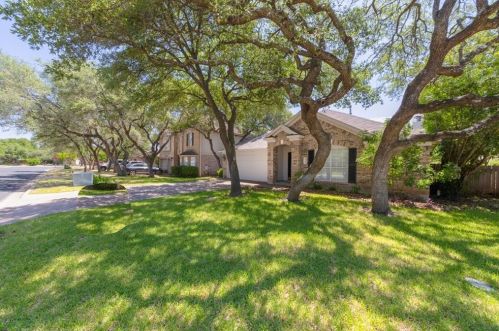 8509 Axis Dr, Austin TX  78749-3737 exterior