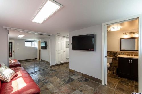 2328 Chapman Rd, Glendale CA  91214-3013 exterior
