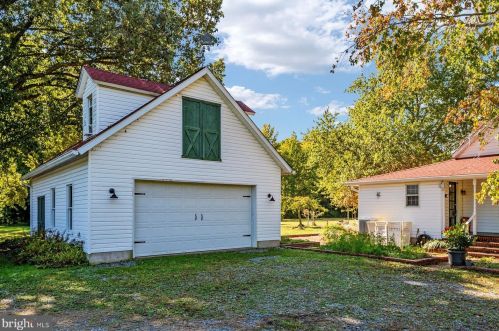 6482 Shady Side Rd, Shady Side MD 20764-9715 exterior