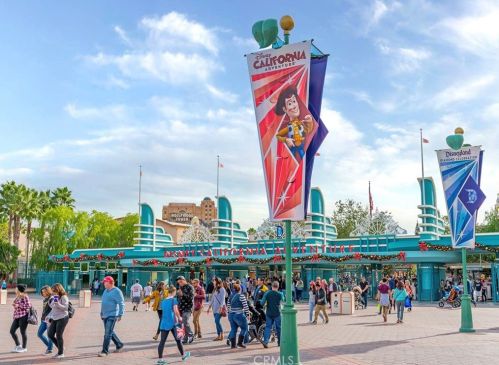 2130 Spinnaker St, Anaheim CA  92802-4930 exterior