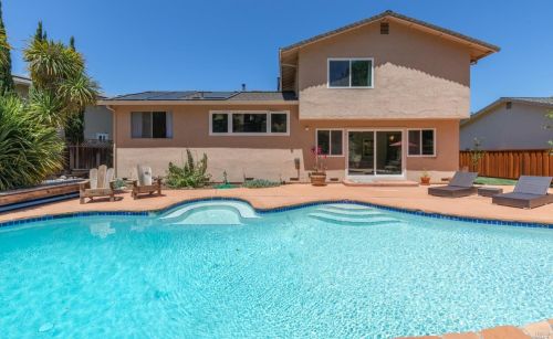 1117 Mountain View Cir, Fairfield CA  94558-5311 exterior