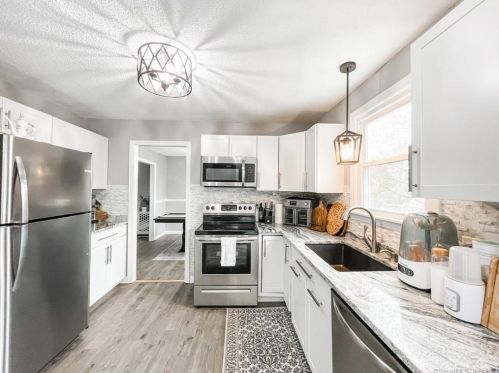 11 Charlton Ave, Killingly, CT 06241-2203