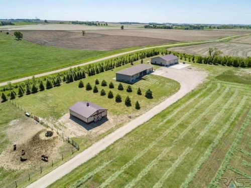 48297 258th St, Corson, SD 57005-6803