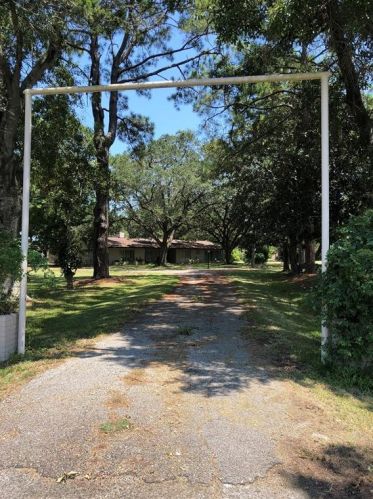 103 Silver Saddle Dr, Angleton TX  77515-3115 exterior