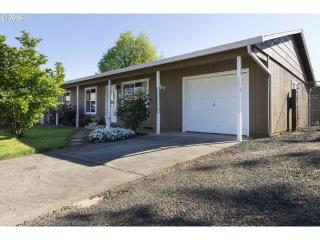 87 Santa Rosa Ct, Roseburg, OR 97471-4651