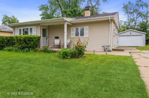 31 Ash St, Carpentersville, IL 60110-1662