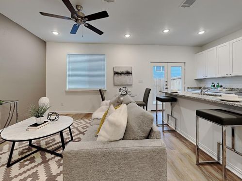 202 Briarwood Ln, Fort Worth TX  76140-1703 exterior