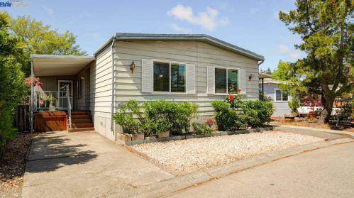 327 Acadia Ln, San Rafael, CA 94903-2269