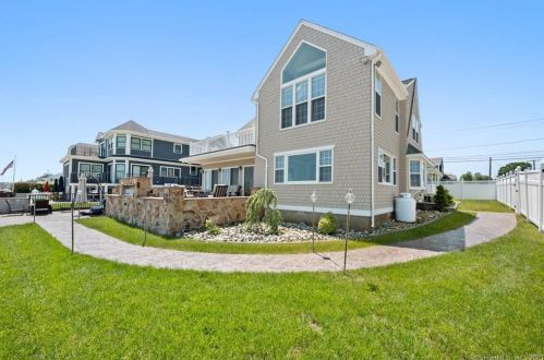 2 Sea Breeze Ave, Niantic CT  06357-3415 exterior